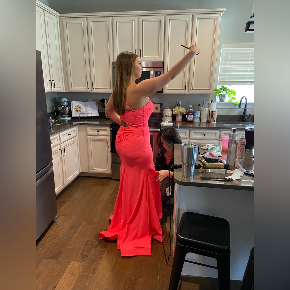 PROM DRESS!! - Picture 4 of 4